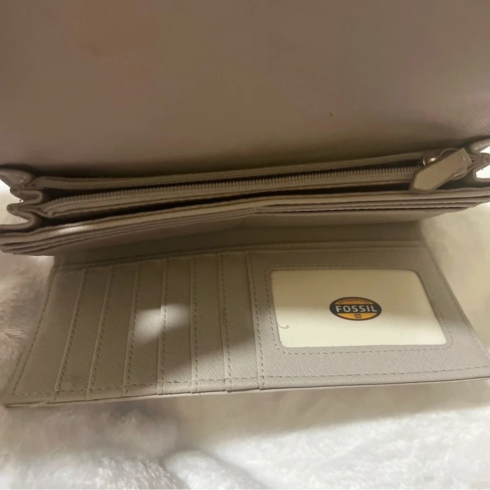Fossil Women's Tri-Tone Leather Wallet